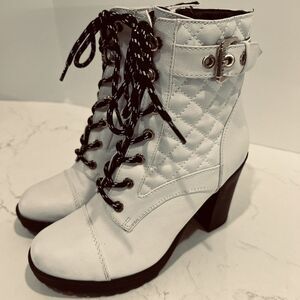 G by Guess Ankle‎ Boots white Gimmy platform bootie High Heel lace up size 6.5M